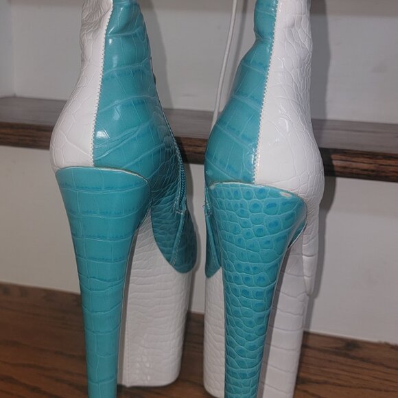 Hella Heels SNAPPED White/Aqua Knee Boot - 8INCH Size 6 - Picture 3 of 6